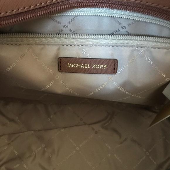 🌼Michael Kors Purse - Picture 10 of 13
